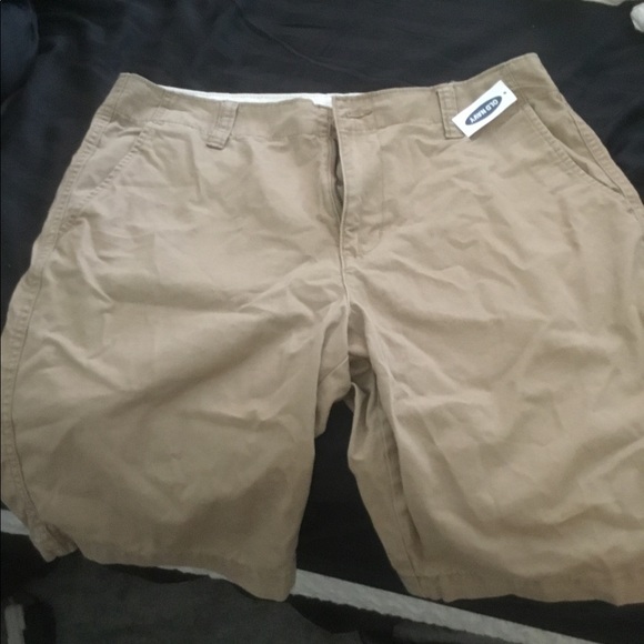 New with tags, Gap khaki shorts - Picture 2 of 2